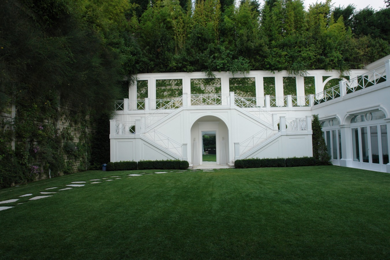 White geometries - Gardens